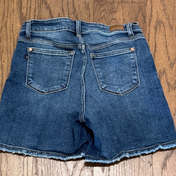 Judy Blue High Rise Vintage Wash Tummy Control Shorts Size L - Picture 2 of 3